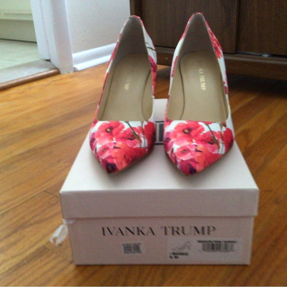 MEDIUM PINK FABRIC FLORAL HIGH HEELS- IVANKA TRUMP “ BONI2- SIZE 8 MED - Picture 2 of 7
